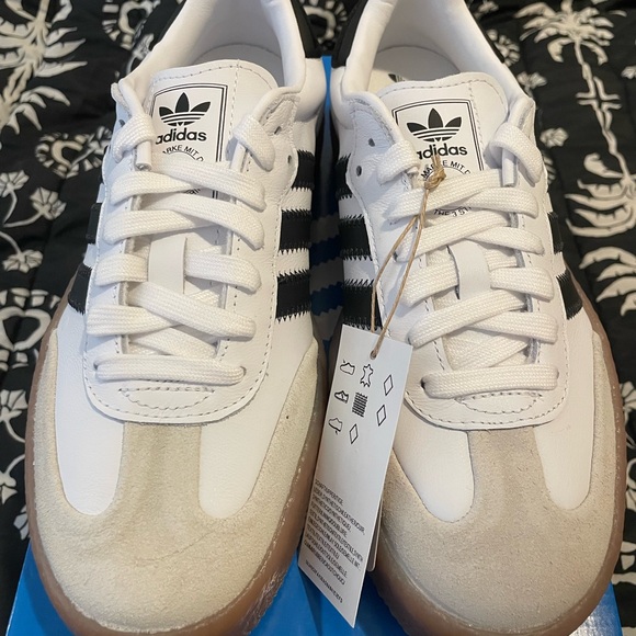 Adidas Women's Sambae 7.5 NWT - Picture 5 of 5